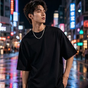 Tạo ảnh chụp áo thun streetwear nam ban đêm phong cách cá tính